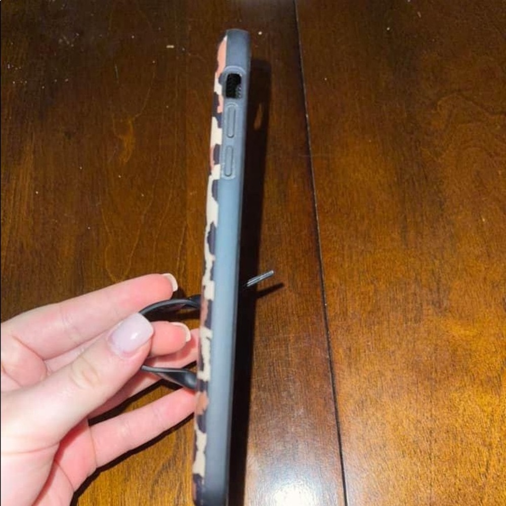 Loopy Phone Case - Cheetah Print - Picture 3 of 3